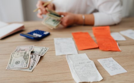 7 Money Hacks to Slash Your Monthly Bills in 2026 (Without Sacrificing Comfort)