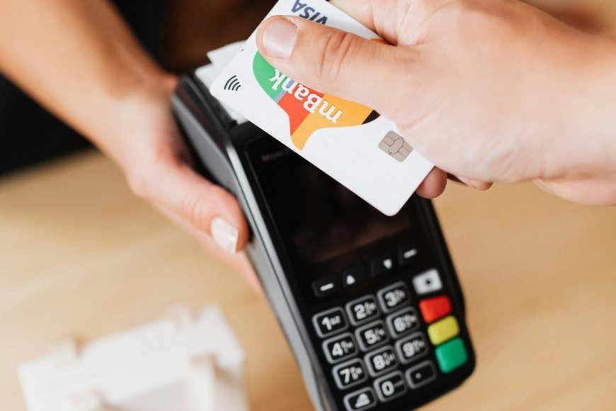 The Debit Card Trap That’s Quietly Costing You $500+ a Year (And the Simple Switch That Fixes It)