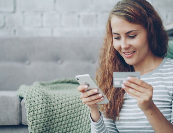 Holiday Credit Card Rewards: How to Earn Points Without Carrying a Balance