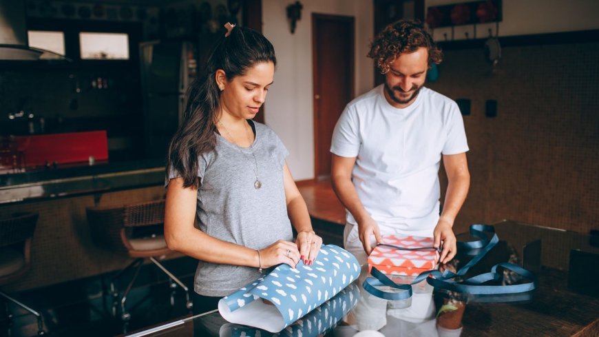 How to Set a Holiday Gift Budget the Whole Family Can Stick To