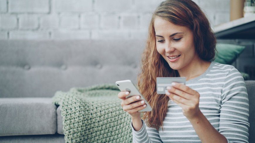 Holiday Credit Card Rewards: How to Earn Points Without Carrying a Balance